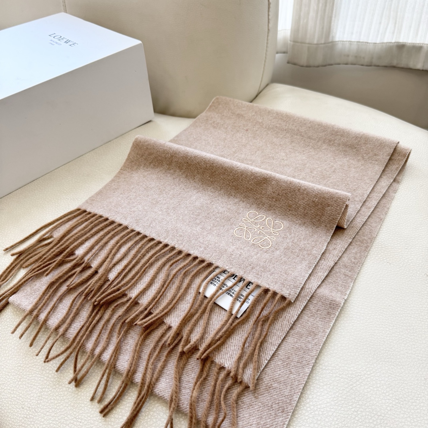 。爆款‼️顶级高尖端⚠️【LOEWE罗意威直供迪拜出口货‼️】🎀官网双面罗意威新品✨双面羊绒围巾♨️高尖