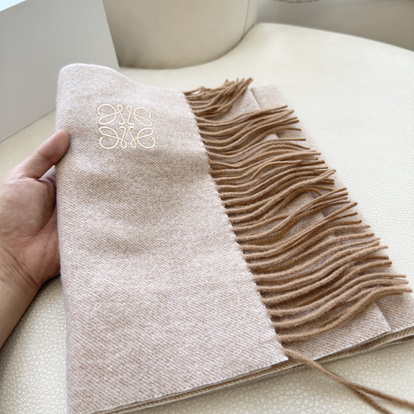 。爆款‼️顶级高尖端⚠️【LOEWE罗意威直供迪拜出口货‼️】🎀官网双面罗意威新品✨双面羊绒围巾♨️高尖