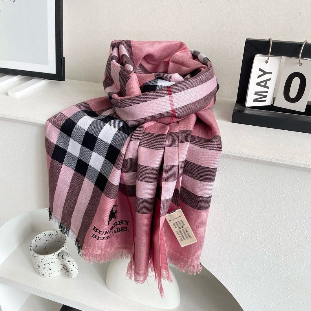 巴宝利💋新款到😍手慢🈚️抢‼️‼️👏💙顶级原单正品旷世绝美顶级高端货👼【绝对值得珍藏👍】👏香奈儿绝美百搭