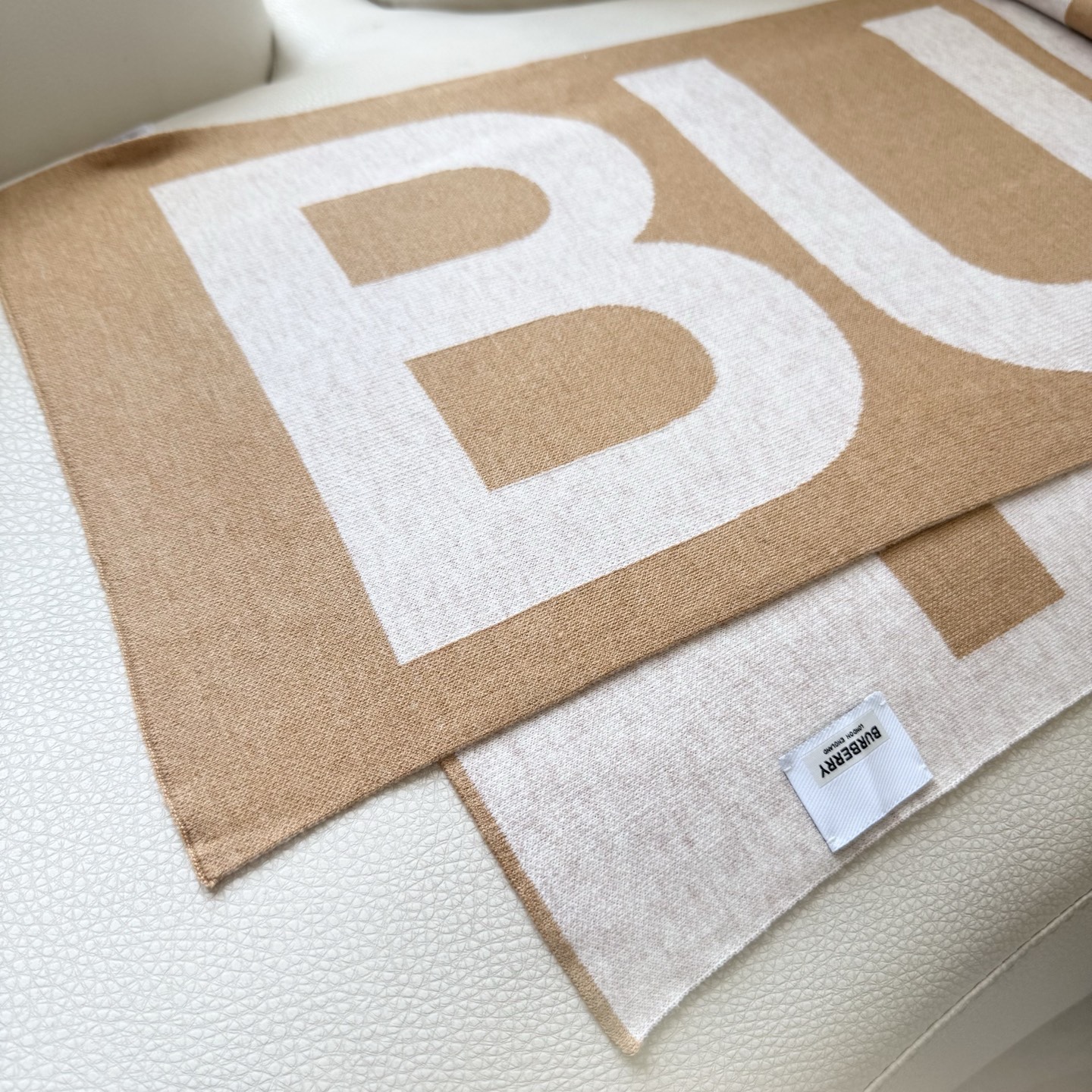 爆款上新 情侣款👍👍B家【经典战马】独家牛货🐂 奢华尽在尺寸之间，高端品质‼️具有超高羊绒品质才会被此品