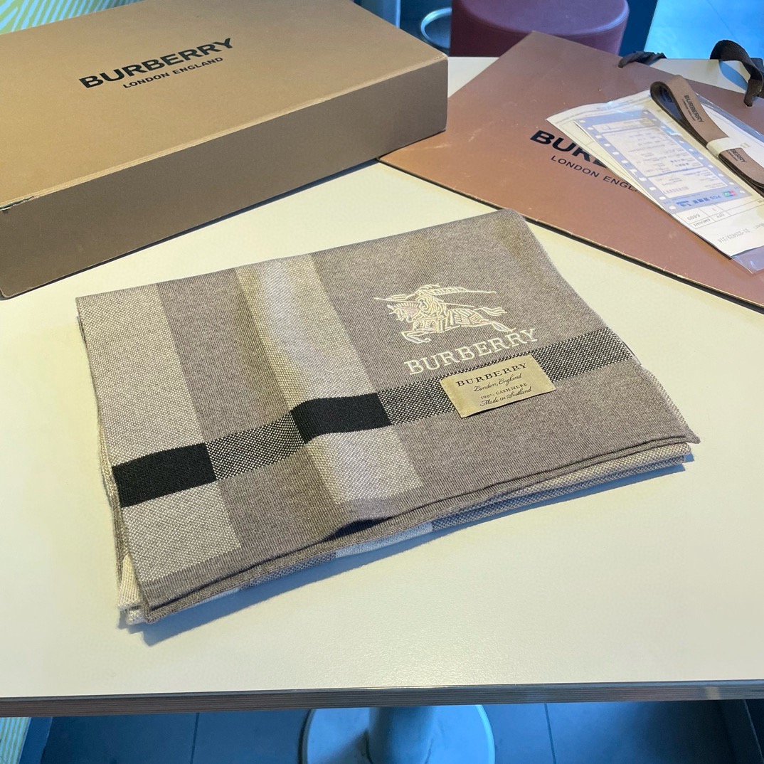 爆款上新 情侣款👍👍B家【经典战马】独家牛货🐂 奢华尽在尺寸之间，高端品质‼️具有超高羊绒品质才会被此品