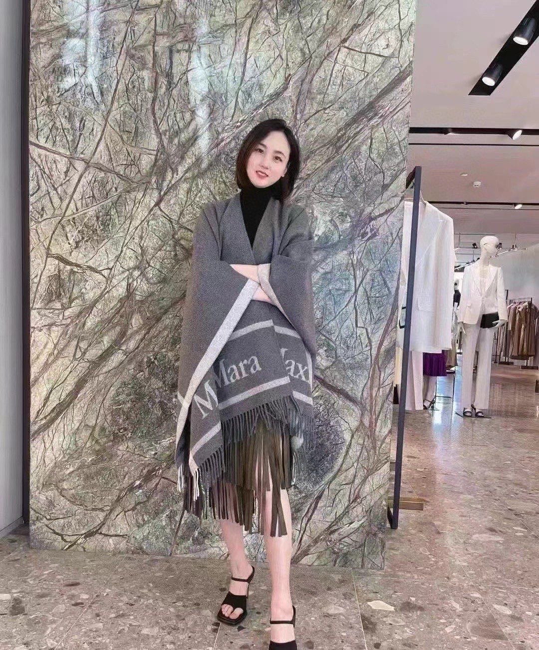 Maxmara臻品推荐，24年最火的斗篷披肩，同步专柜5000➕，秋冬新款！亲妈价格给力推荐！造型功能很