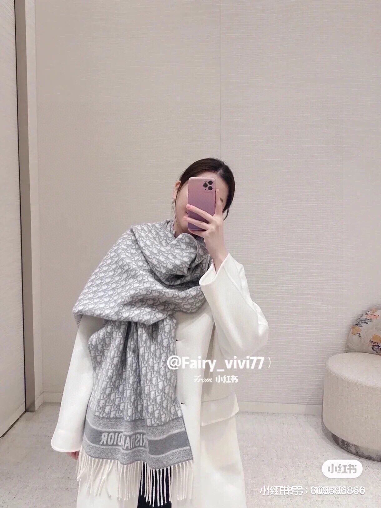 迪奥（Dior）明星同款dd围巾。经典款永远不会过时，而且超百搭。超级好看！！果断自留！精致散须 率真不