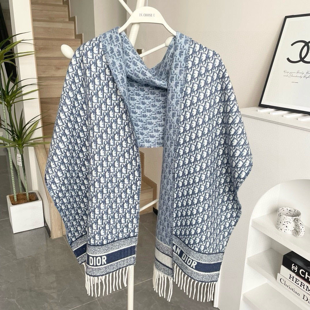 迪奥（Dior）明星同款dd围巾。经典款永远不会过时，而且超百搭。超级好看！！果断自留！精致散须 率真不