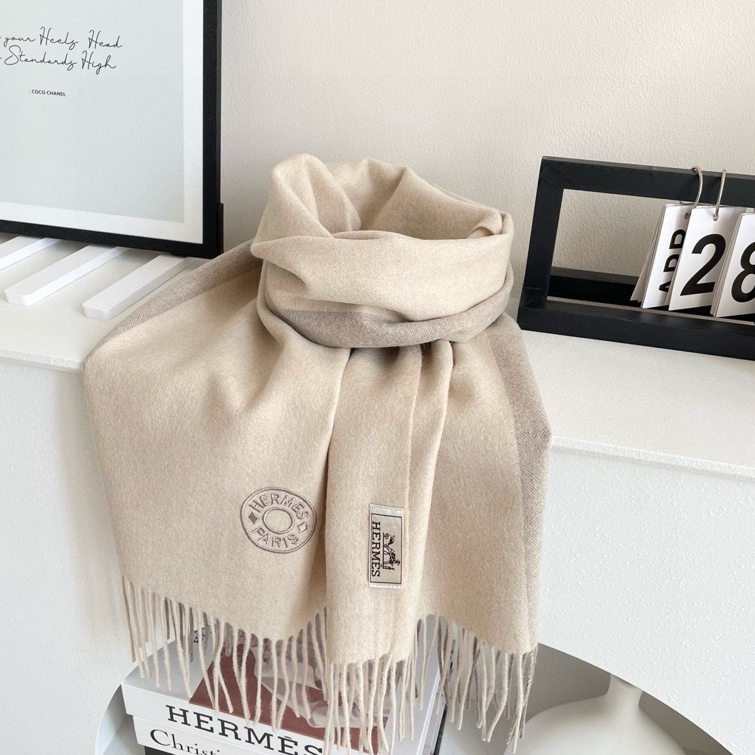 上新2025爱马仕男女款围巾且买且珍惜😍~都是出口订单所以比较难遇❤️东西讲究少而精😍好看的一定要收😎这