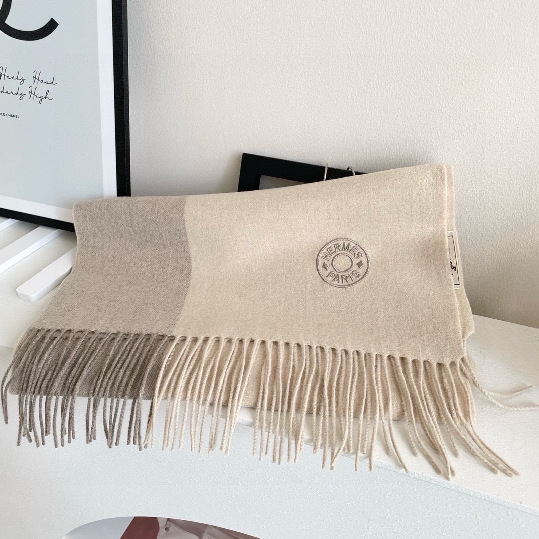 上新2025爱马仕男女款围巾且买且珍惜😍~都是出口订单所以比较难遇❤️东西讲究少而精😍好看的一定要收😎这