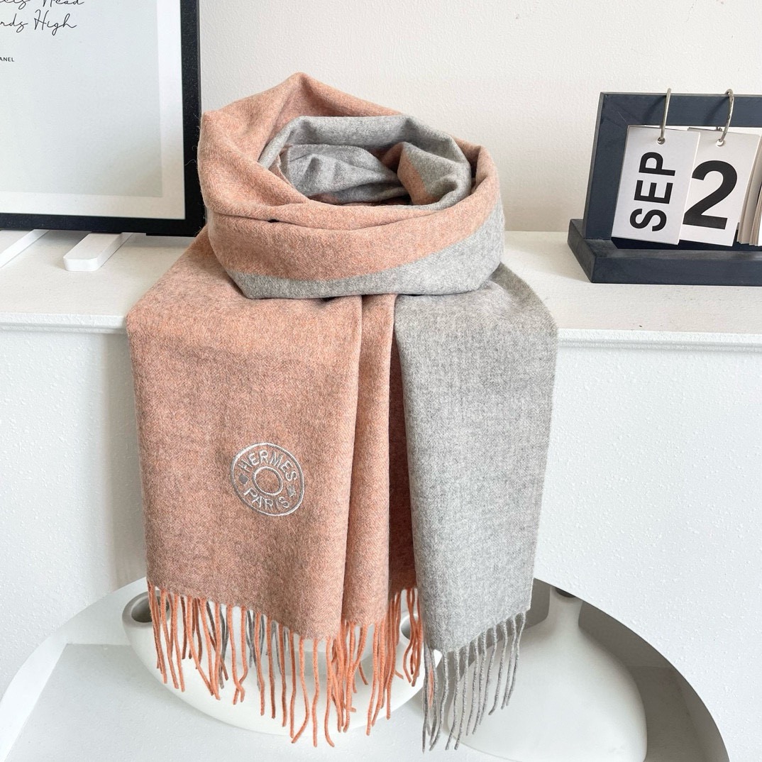 上新2025爱马仕男女款围巾且买且珍惜😍~都是出口订单所以比较难遇❤️东西讲究少而精😍好看的一定要收😎这