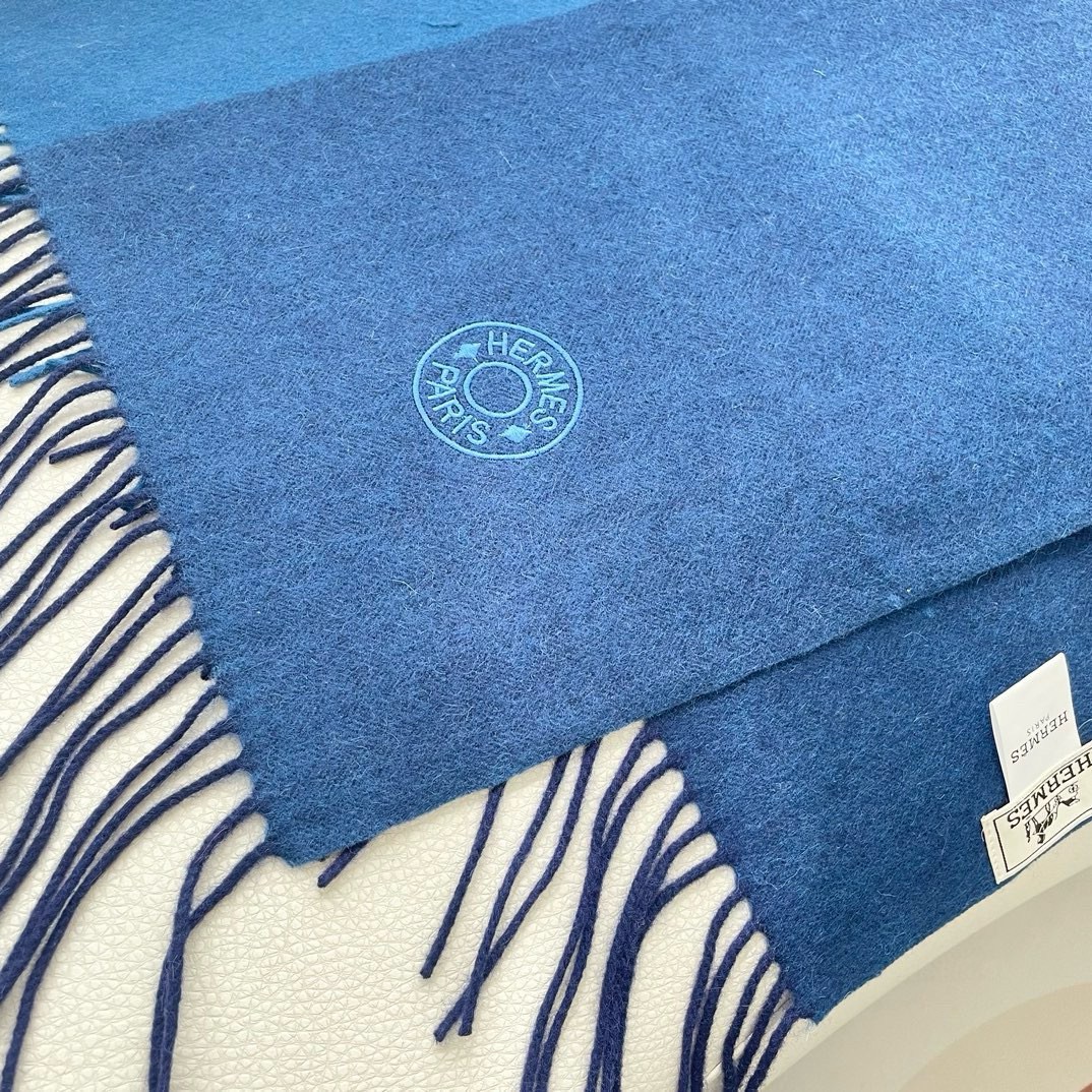 上新2025爱马仕男女款围巾且买且珍惜😍~都是出口订单所以比较难遇❤️东西讲究少而精😍好看的一定要收😎这