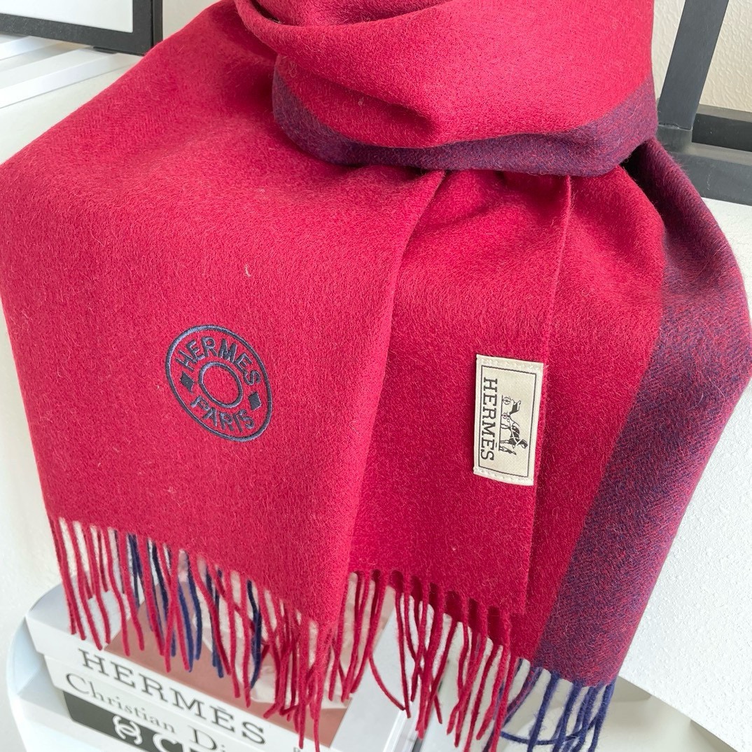 上新2025爱马仕男女款围巾且买且珍惜😍~都是出口订单所以比较难遇❤️东西讲究少而精😍好看的一定要收😎这