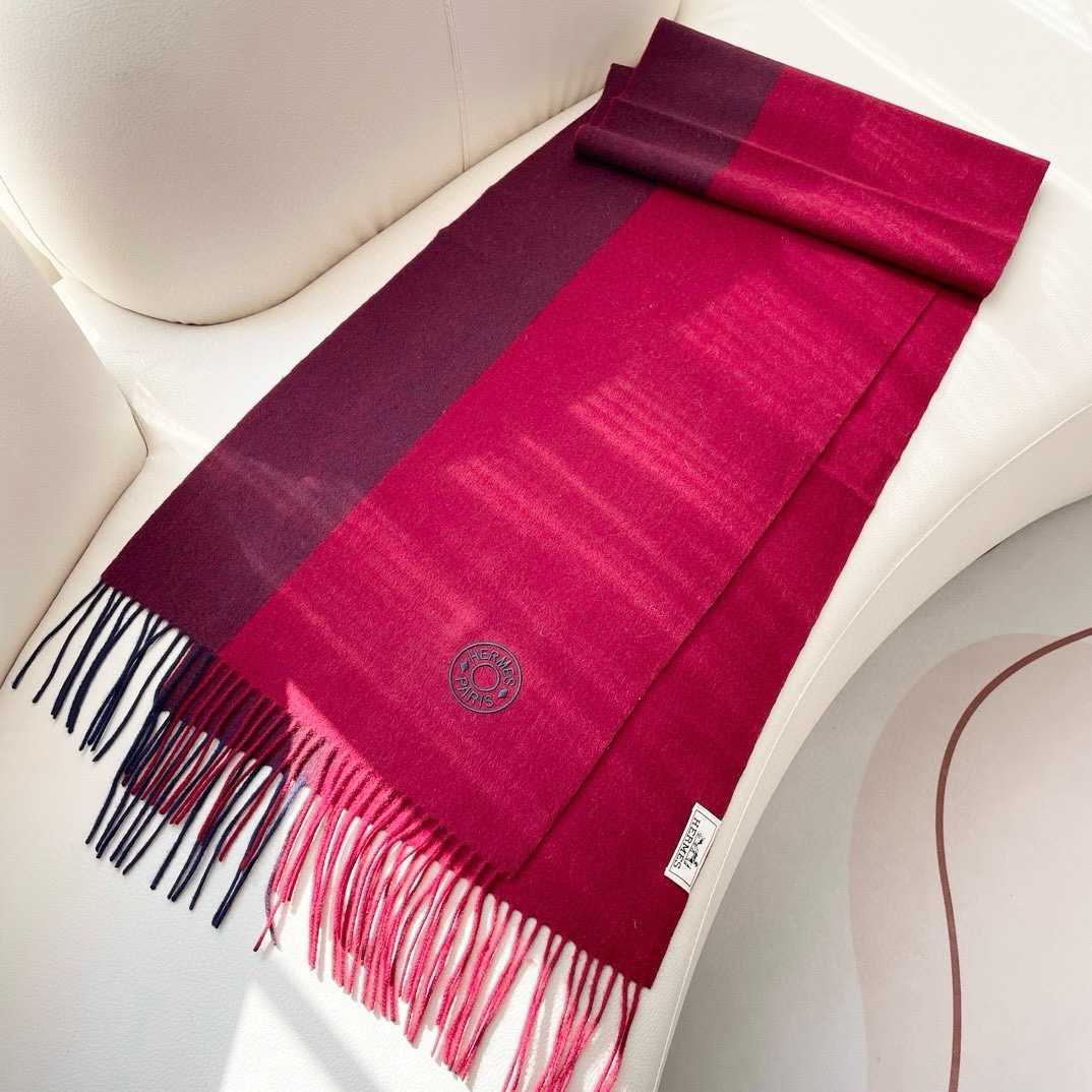 上新2025爱马仕男女款围巾且买且珍惜😍~都是出口订单所以比较难遇❤️东西讲究少而精😍好看的一定要收😎这