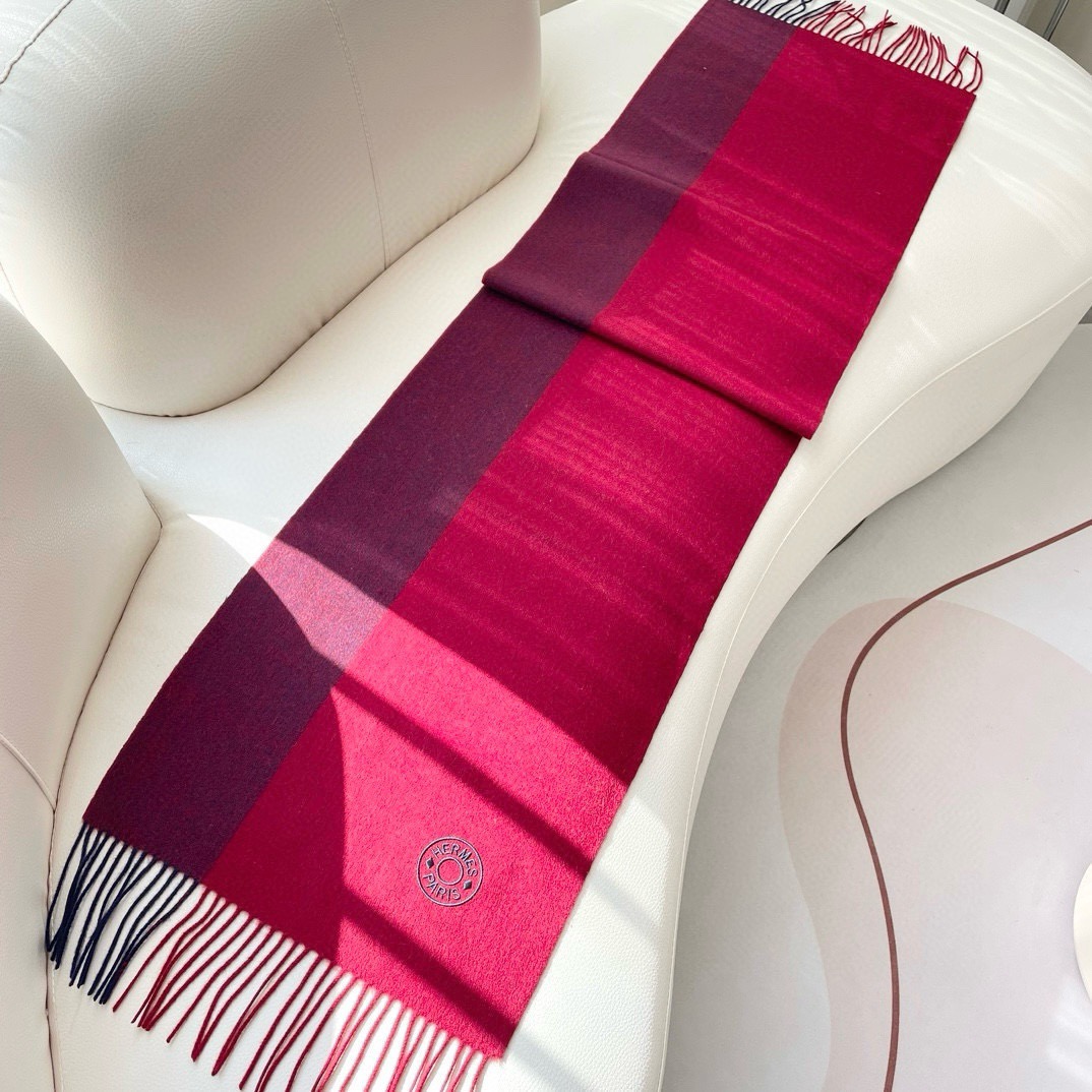 上新2025爱马仕男女款围巾且买且珍惜😍~都是出口订单所以比较难遇❤️东西讲究少而精😍好看的一定要收😎这