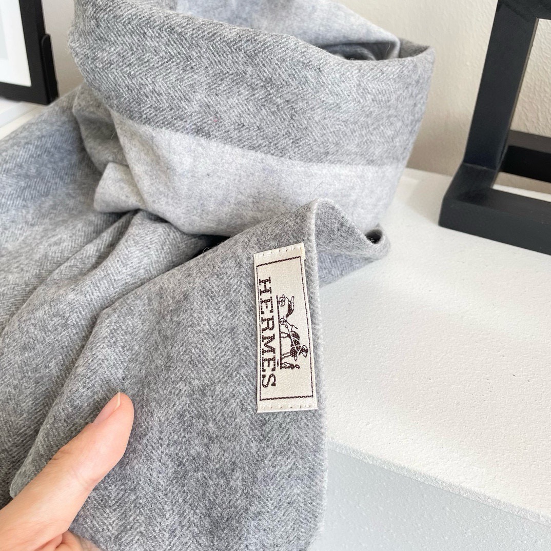 上新2025爱马仕男女款围巾且买且珍惜😍~都是出口订单所以比较难遇❤️东西讲究少而精😍好看的一定要收😎这