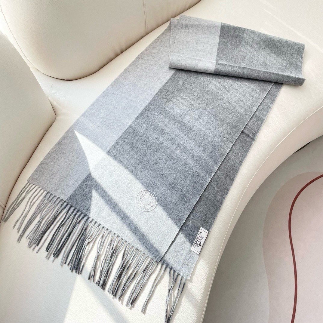 上新2025爱马仕男女款围巾且买且珍惜😍~都是出口订单所以比较难遇❤️东西讲究少而精😍好看的一定要收😎这