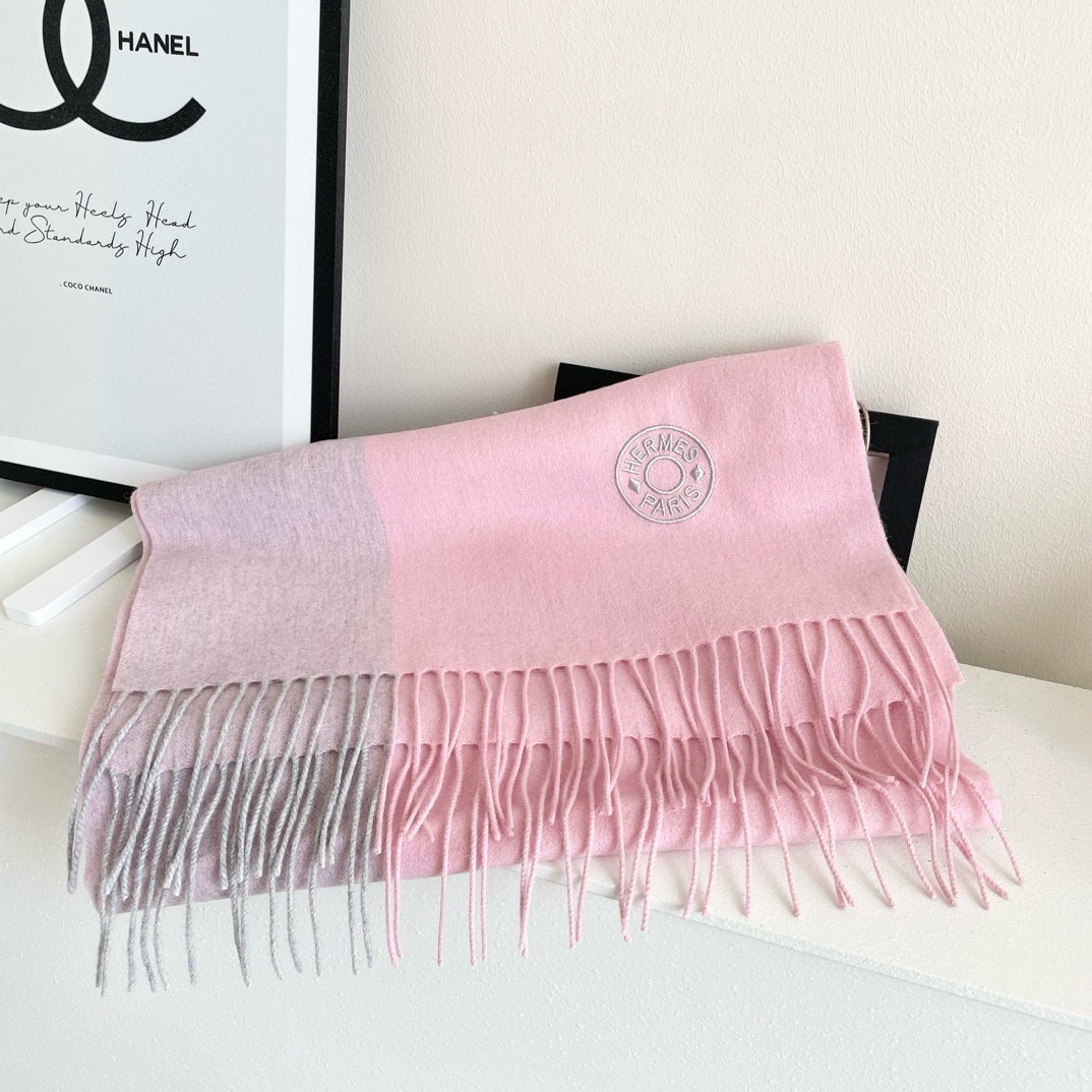 上新2025爱马仕男女款围巾且买且珍惜😍~都是出口订单所以比较难遇❤️东西讲究少而精😍好看的一定要收😎这