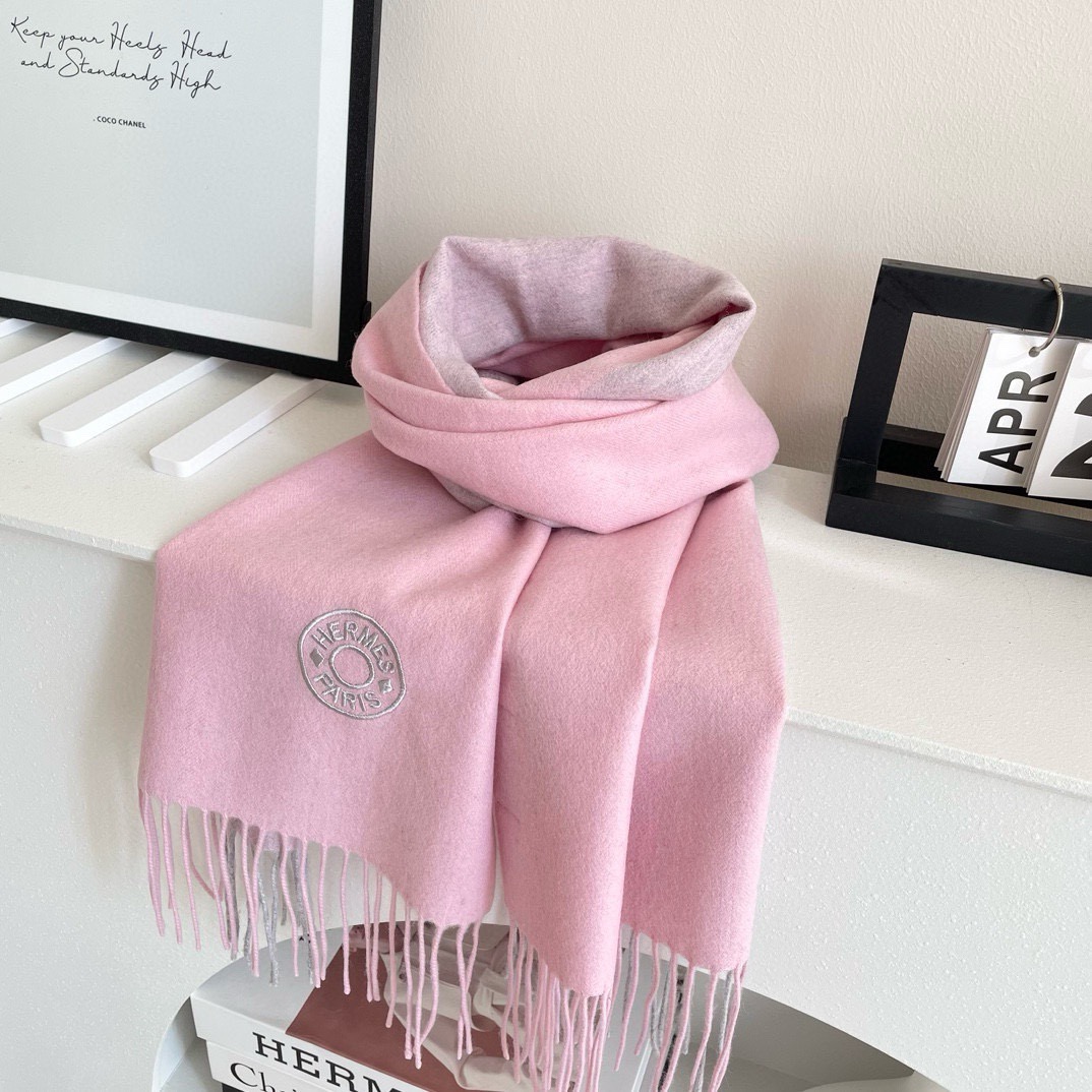 上新2025爱马仕男女款围巾且买且珍惜😍~都是出口订单所以比较难遇❤️东西讲究少而精😍好看的一定要收😎这