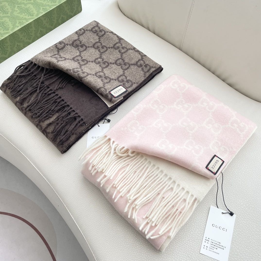 GUCCI（古奇）完美渐变！代购级别！最新双面两用古驰围巾，永远加分的G秋冬单品！各种穿衣风格都可以和她