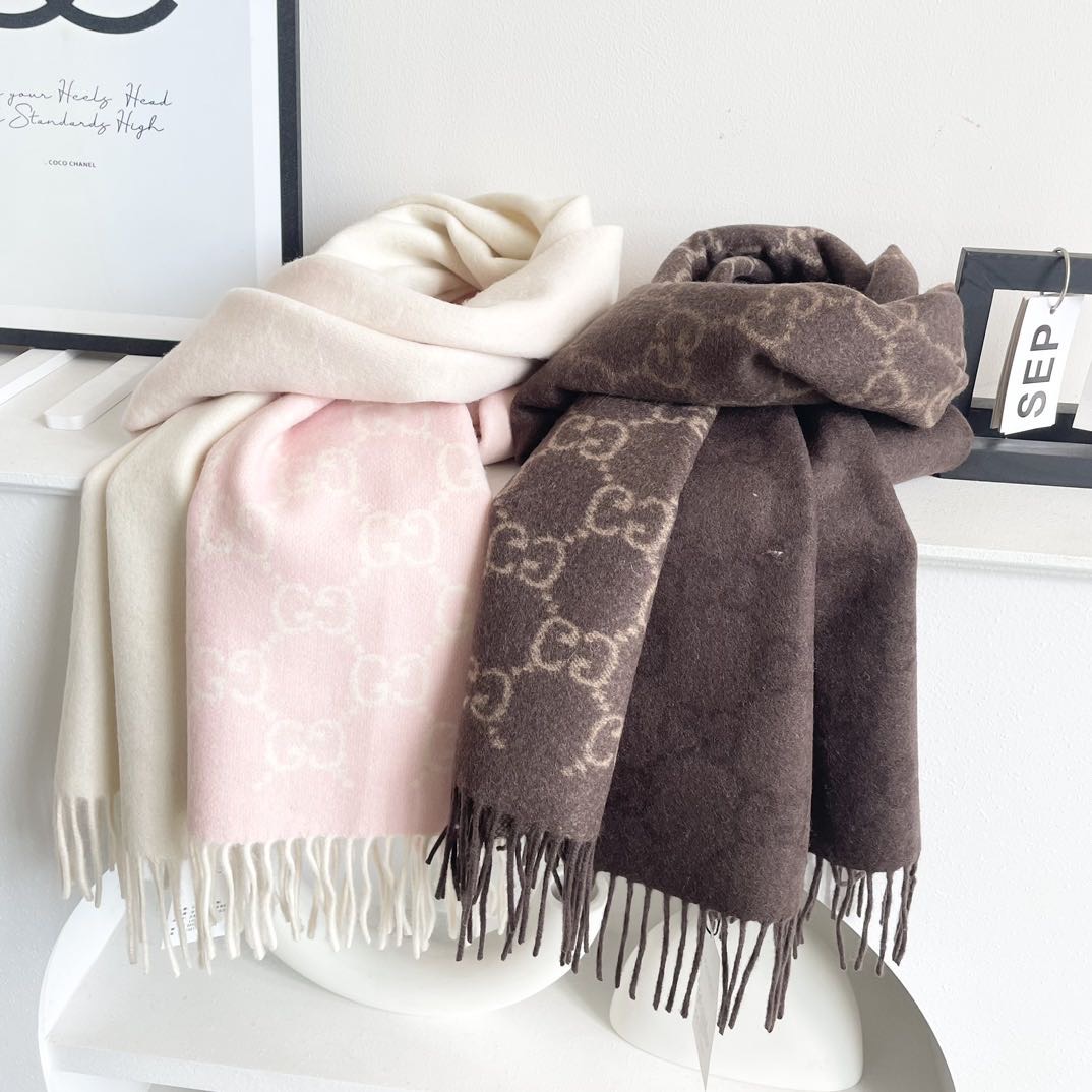 GUCCI（古奇）完美渐变！代购级别！最新双面两用古驰围巾，永远加分的G秋冬单品！各种穿衣风格都可以和她