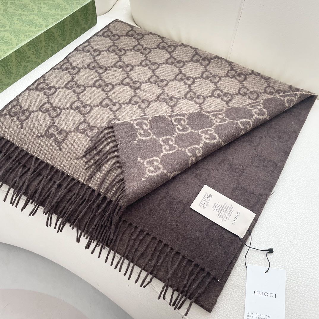GUCCI（古奇）完美渐变！代购级别！最新双面两用古驰围巾，永远加分的G秋冬单品！各种穿衣风格都可以和她