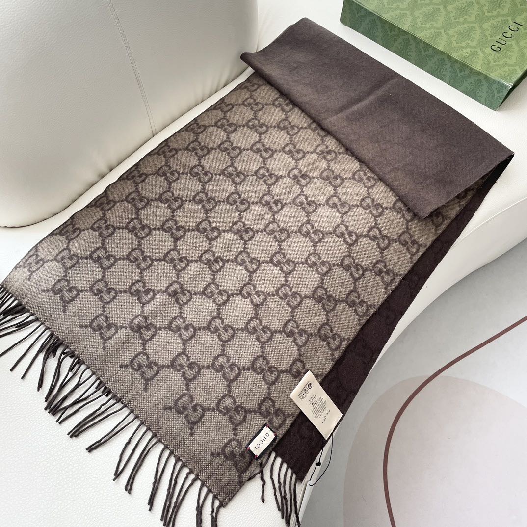 GUCCI（古奇）完美渐变！代购级别！最新双面两用古驰围巾，永远加分的G秋冬单品！各种穿衣风格都可以和她