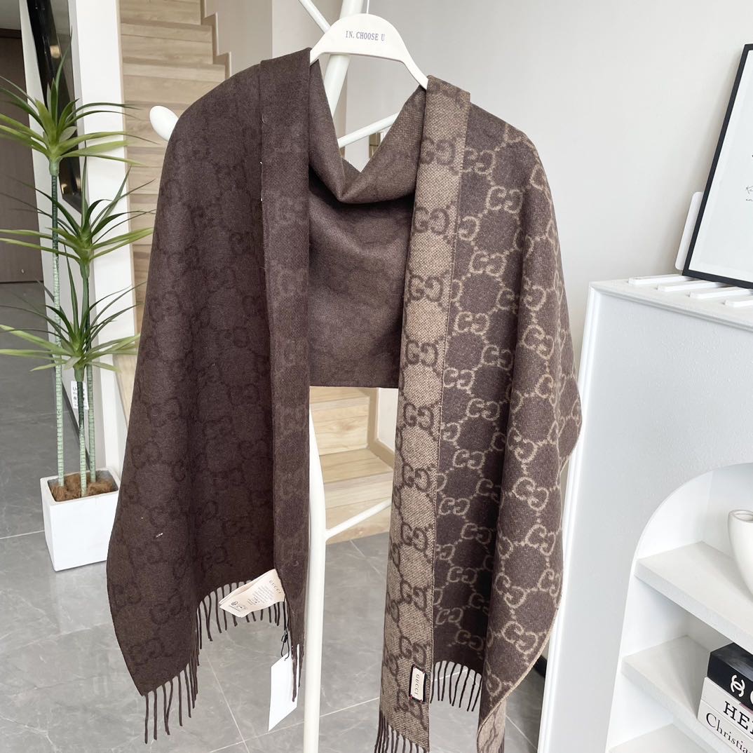 GUCCI（古奇）完美渐变！代购级别！最新双面两用古驰围巾，永远加分的G秋冬单品！各种穿衣风格都可以和她
