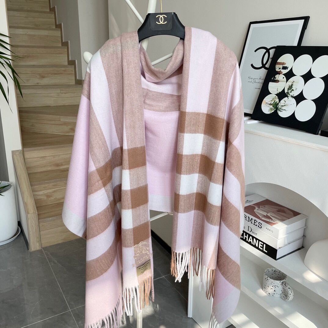 高端好品质 市场质量不一样 爆款上新 情侣款👍👍巴宝利披肩 独家牛货🐂 奢华尽在尺寸之间，高端品质‼️具