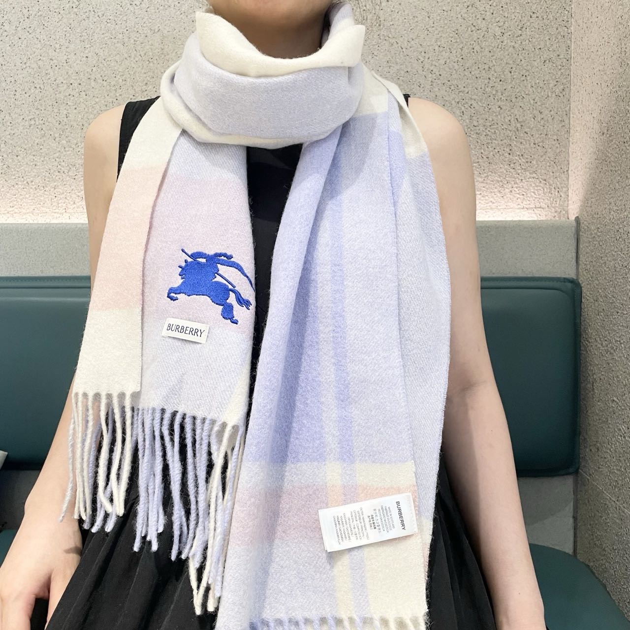 爆款🔺双面羊绒专柜同步 经典设计完美，若隐若现的巴宝利标志，强烈推荐手慢无‼️千万别去专柜买‼️代购就要