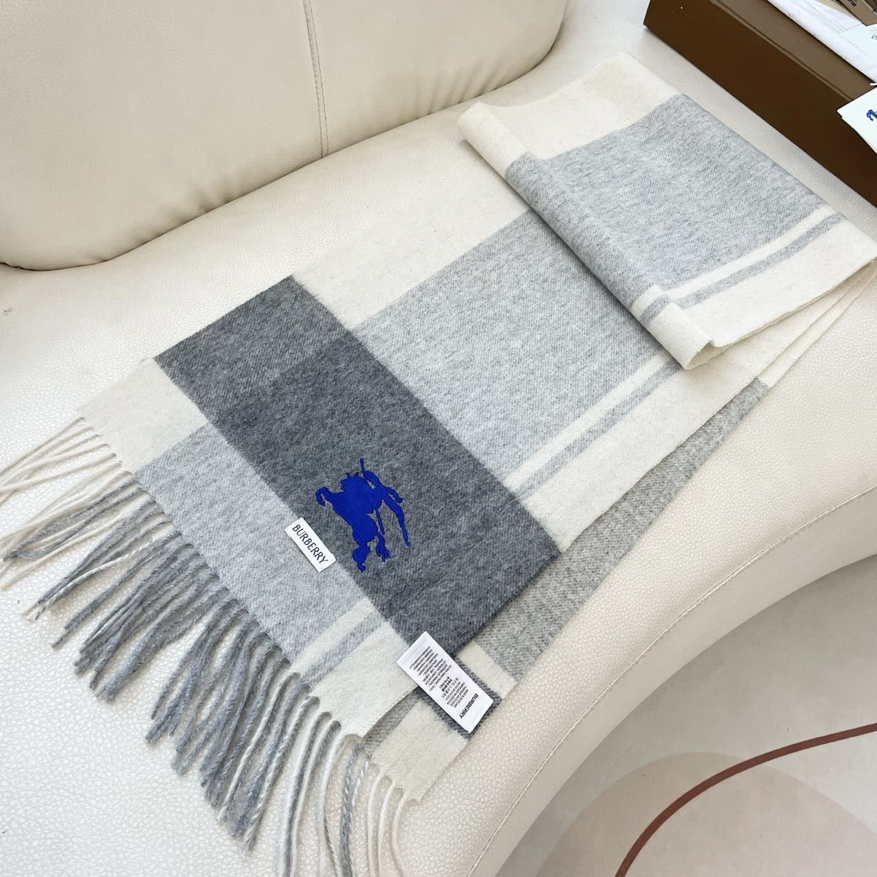 爆款🔺双面羊绒专柜同步 经典设计完美，若隐若现的巴宝利标志，强烈推荐手慢无‼️千万别去专柜买‼️代购就要