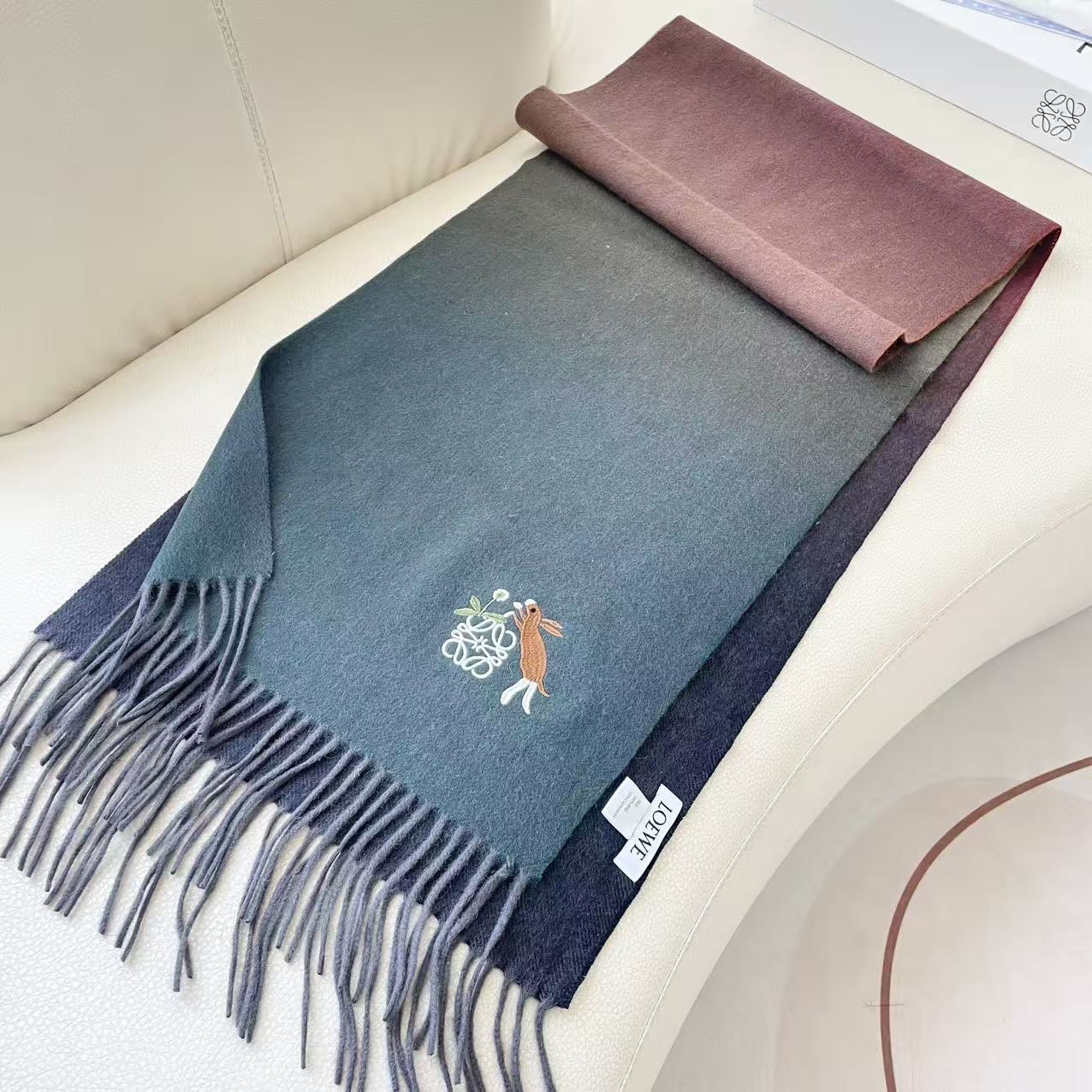 上新2025爱马仕双面男女款围巾且买且珍惜😍~都是出口订单所以比较难遇❤️东西讲究少而精😍好看的一定要收