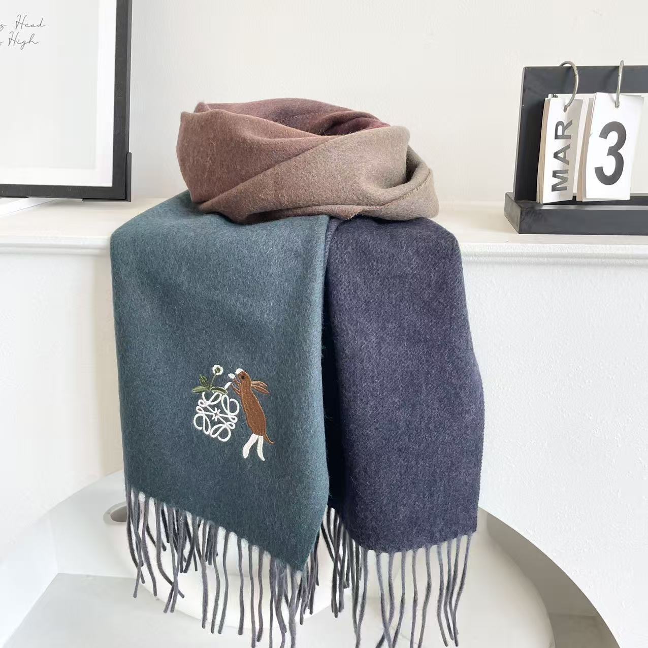 上新2025爱马仕双面男女款围巾且买且珍惜😍~都是出口订单所以比较难遇❤️东西讲究少而精😍好看的一定要收