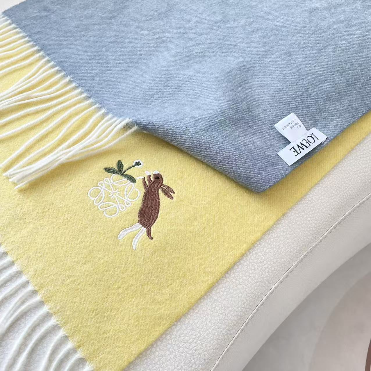 上新2025爱马仕双面男女款围巾且买且珍惜😍~都是出口订单所以比较难遇❤️东西讲究少而精😍好看的一定要收