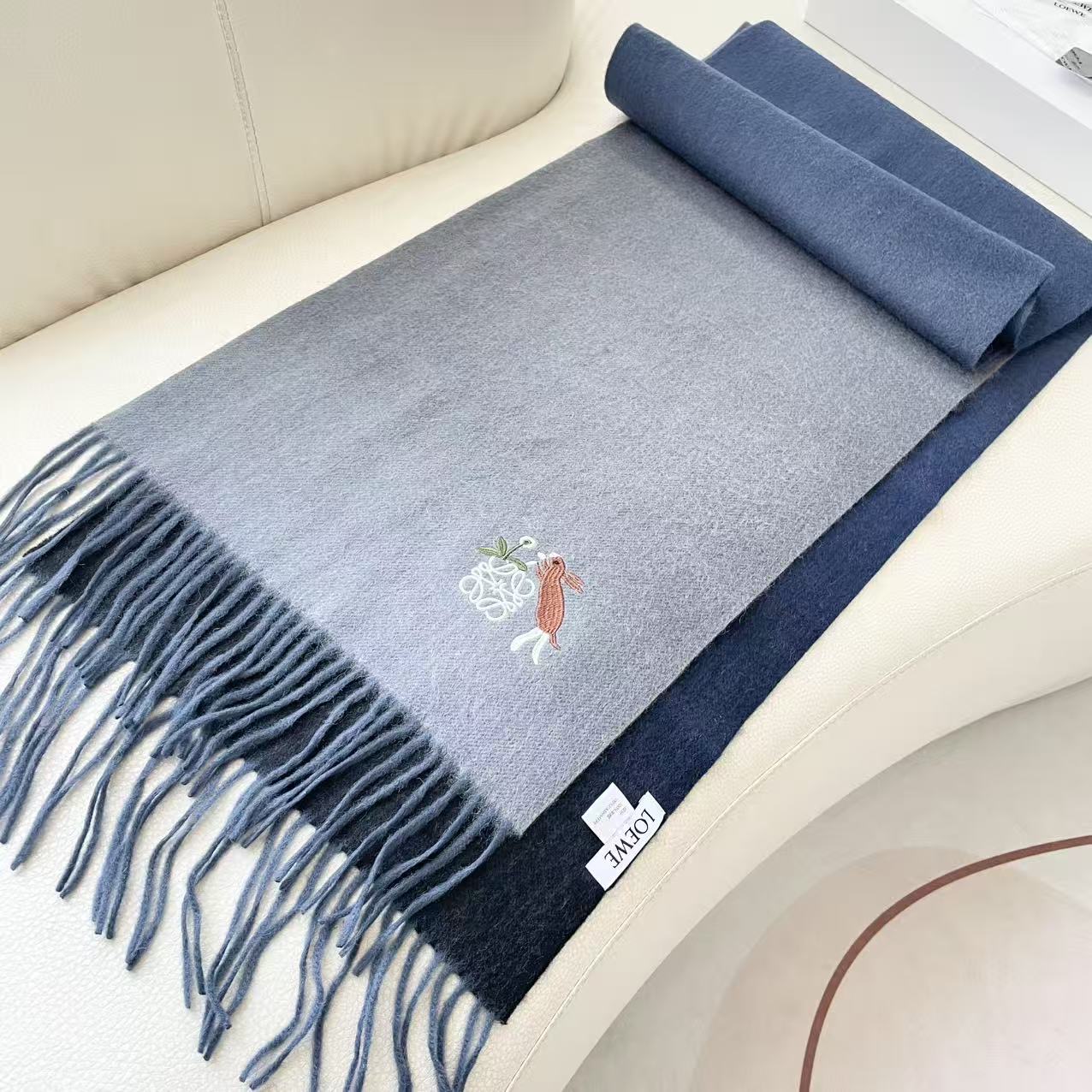 上新2025爱马仕双面男女款围巾且买且珍惜😍~都是出口订单所以比较难遇❤️东西讲究少而精😍好看的一定要收