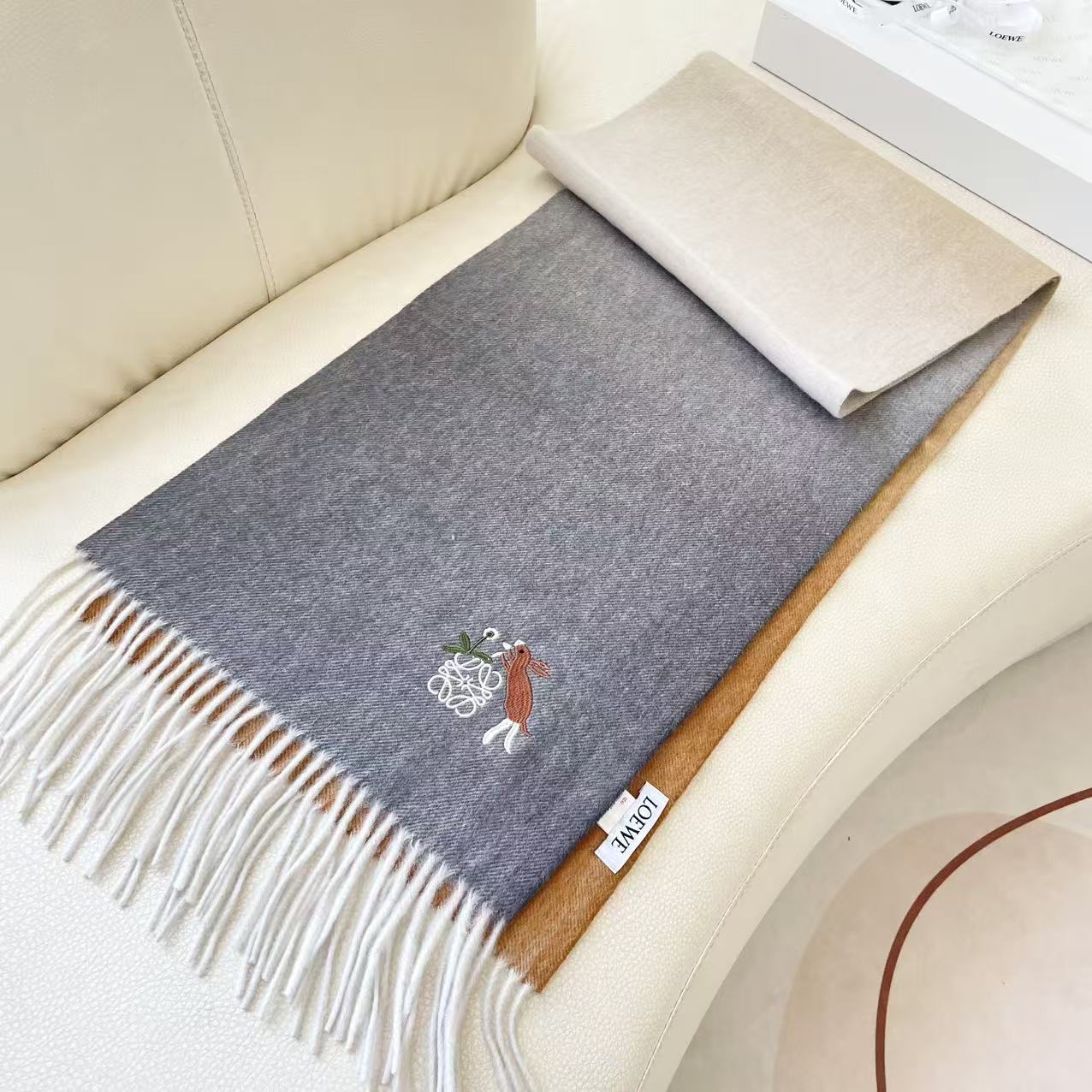 上新2025爱马仕双面男女款围巾且买且珍惜😍~都是出口订单所以比较难遇❤️东西讲究少而精😍好看的一定要收