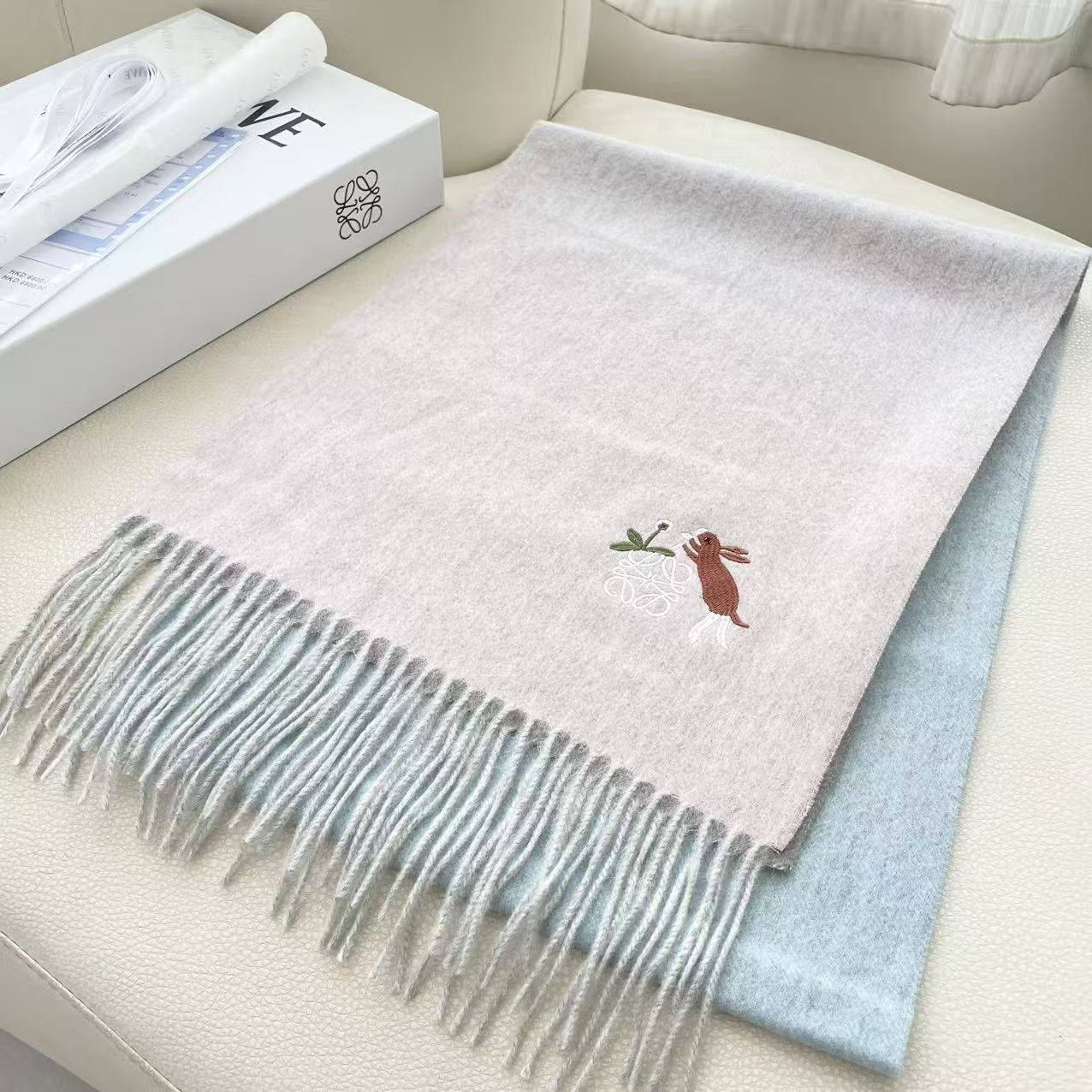 上新2025爱马仕双面男女款围巾且买且珍惜😍~都是出口订单所以比较难遇❤️东西讲究少而精😍好看的一定要收