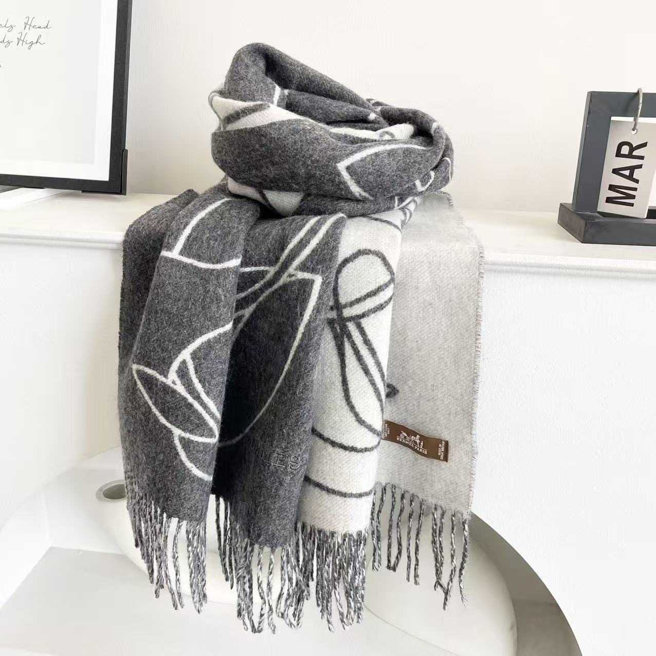 上新2025爱马仕双面男女款围巾且买且珍惜😍~都是出口订单所以比较难遇❤️东西讲究少而精😍好看的一定要收