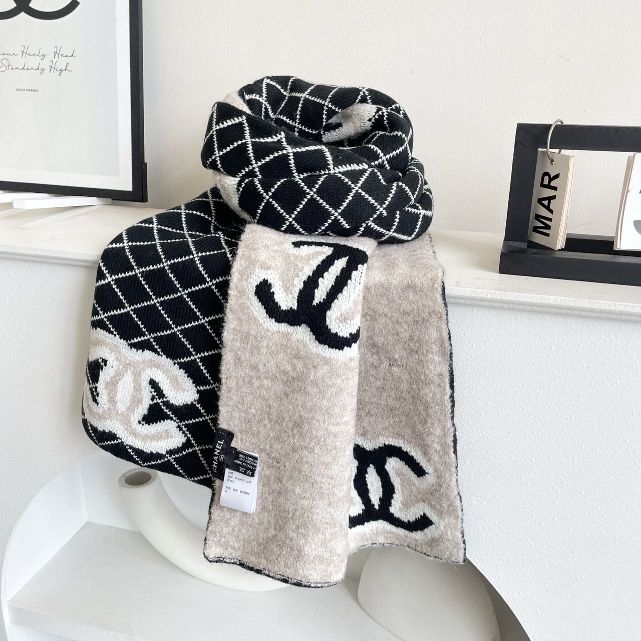 香奈儿针织双面围巾，顶级高端货👼👏绝美百搭款💋专柜限量哦‼️有钱都很难订到💛💙💜顶级山羊绒针织围巾，整条