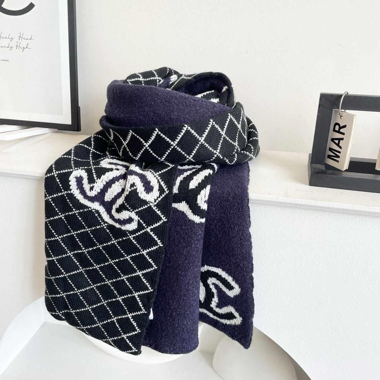 香奈儿针织双面围巾，顶级高端货👼👏绝美百搭款💋专柜限量哦‼️有钱都很难订到💛💙💜顶级山羊绒针织围巾，整条