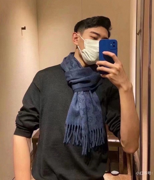 Louis Vuitton Men's Classic Blue Cashmere Scarf, Elegant & Comfortable 21 Louis Vuitton Men's Classic Blue Cashmere Scarf, Elegant & Comfortable