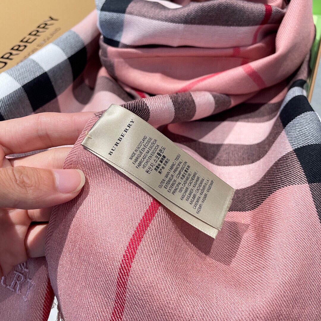 巴宝利💋新款到😍手慢🈚️抢‼️‼️👏💙顶级原单正品旷世绝美顶级高端货👼【绝对值得珍藏👍】👏香奈儿绝美百搭