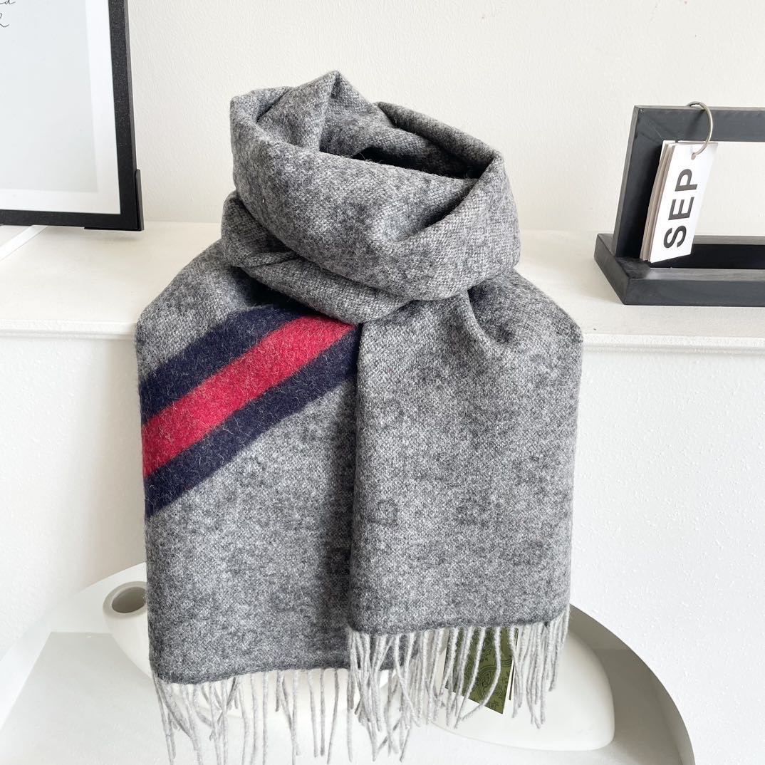 𝐆𝐮𝐜𝐜𝐢 ·新款专柜同步双G提花Size：38x200Cm 材质100% 美丽奴baby羊绒时尚双G提