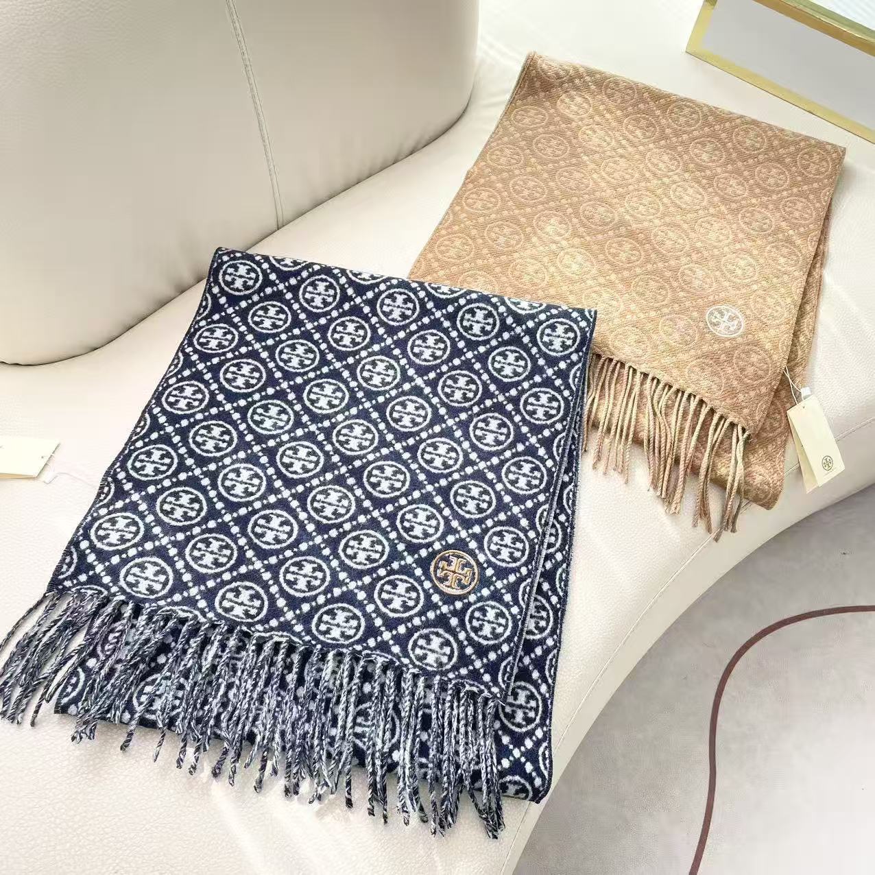 🆕   专柜同步！TORY BURCH 【托里伯奇长巾】很幸运拿到這个品牌的东西，真的不多见，很少在国內做订单，款式真的