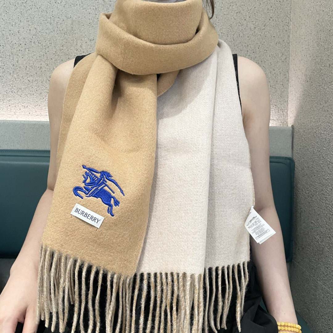 王牌口碑burberry深度水波纹经典羊绒格子围巾‼专柜最新品相，目前专柜都换上了新标👍经典中的经典.全品相‼其他什么F