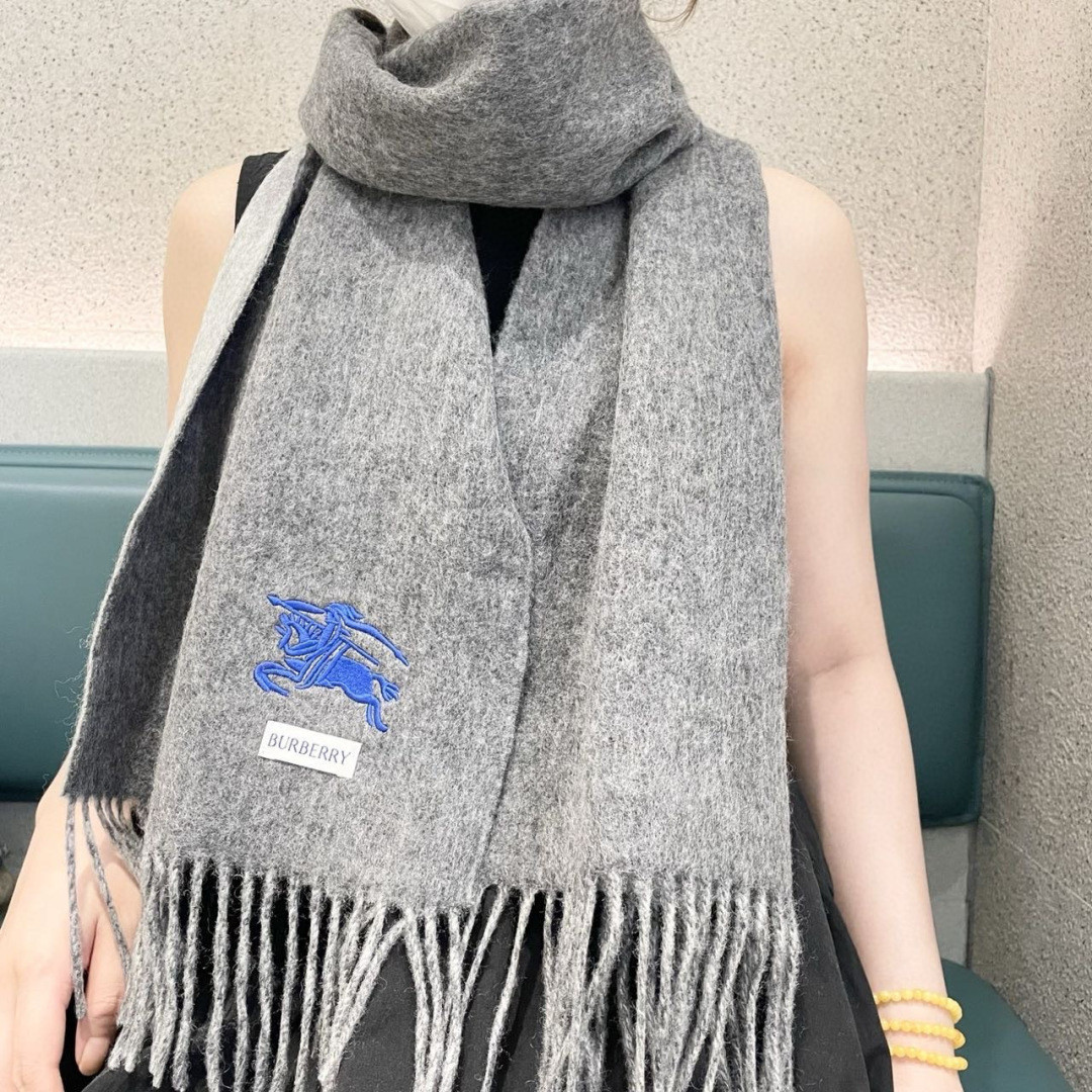 王牌口碑burberry深度水波纹经典羊绒格子围巾‼专柜最新品相，目前专柜都换上了新标👍经典中的经典.全品相‼其他什么F