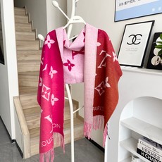✨✨LV万众瞩目的货品 前后经历了足足四个月的摸索打版 总算不负众望将最好的东西呈现给大家 看似简单的三色断染渐变 实际 ✨✨LV万众瞩目的货品 前后经历了足足四个月的摸索打版 总算不负众望将最好的东西呈现给大家 看似简单的三色断染渐变 实际