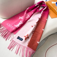 ✨✨LV万众瞩目的货品 前后经历了足足四个月的摸索打版 总算不负众望将最好的东西呈现给大家 看似简单的三色断染渐变 实际 ✨✨LV万众瞩目的货品 前后经历了足足四个月的摸索打版 总算不负众望将最好的东西呈现给大家 看似简单的三色断染渐变 实际