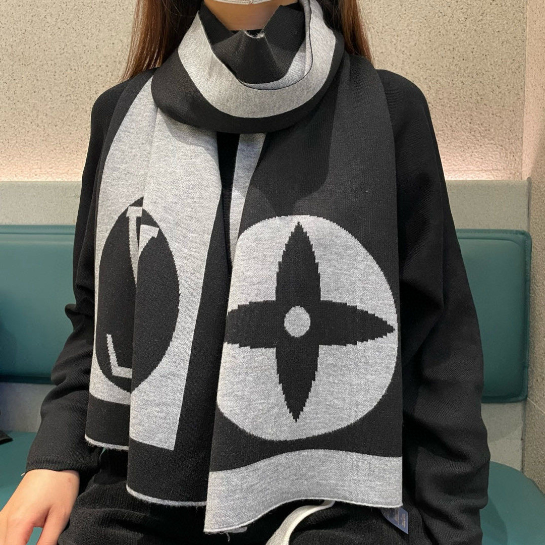 Louis Vuitton Logo Knit Scarf