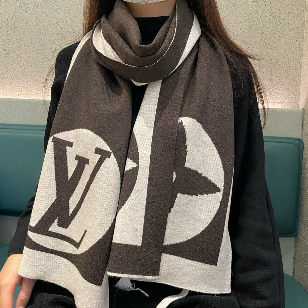 Louis Vuitton Logo Knit Scarf