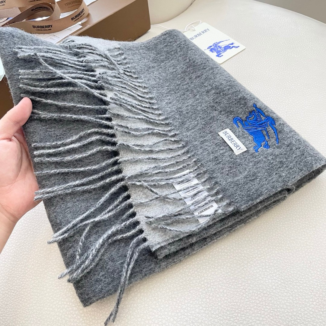 爆款上新 情侣款👍👍爱马仕独家牛货🐂  奢华尽在尺寸之间，高端品质‼️具有超高羊绒品质才会被此品牌青睐‼️这种精品是市场