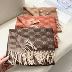 赛林 凯旋门散林老花羊绒围巾终于出货了……很多宝宝要的上身图来啦!羊绒的质地戴起来软乎乎超舒服!双面明暗对比色,围起来不 赛林 凯旋门散林老花羊绒围巾终于出货了……很多宝宝要的上身图来啦!羊绒的质地戴起来软乎乎超舒服!双面明暗对比色,围起来不