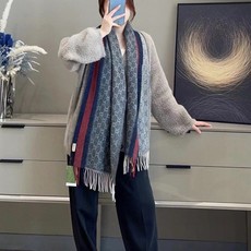 Gucci · 古奇经典羊绒披肩围巾❗来个硬货.麻溜的安排上.纯正出口❗原订单已经交货一批,其中一批刚过海关,直蹦英国 Gucci · 古奇经典羊绒披肩围巾❗来个硬货.麻溜的安排上.纯正出口❗原订单已经交货一批,其中一批刚过海关,直蹦英国