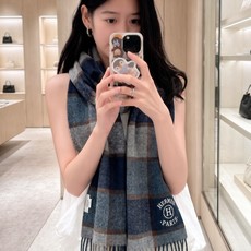 上新2026爱马仕双面男女款围巾且买且珍惜😍~都是出口订单所以比较难遇❤️东西讲究少而精😍好看的一定要收😎这款H家女士围 上新2026爱马仕双面男女款围巾且买且珍惜😍~都是出口订单所以比较难遇❤️东西讲究少而精😍好看的一定要收😎这款H家女士围
